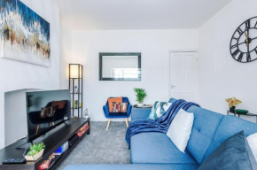 3 Bedroom House with Pool table and Free Parking - Perfect for Contractors